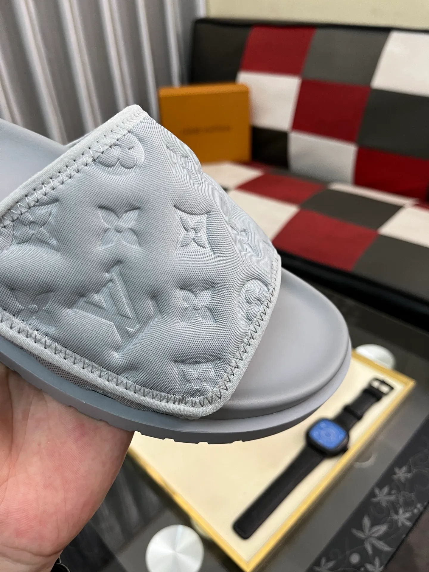 Men's men's shoes💰320⌚️⌚️[Louis Vuitton LV slippers] (high-end cowhide) counter 1:1 fashion style summer must-have! The designer used LV’s iconic outsole. The original simple slippers instantly become fashionable! The upper is made of flexible special cowhide leather straps alternately, and the workmanship is exquisite! A must-have for stylish men in summer, size 38-44